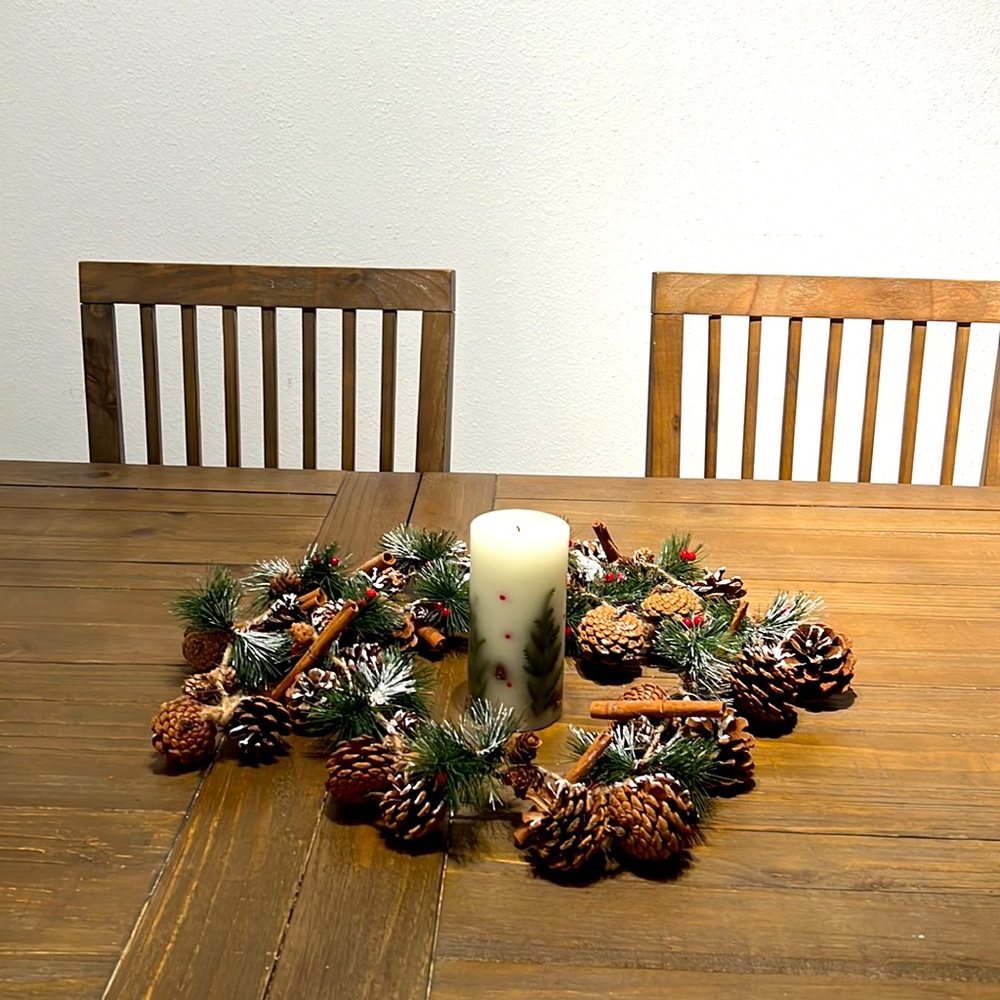 Pre-Decorated Frosted Pine Cones & Red Berry Artificial Garland, Unlit cinamon